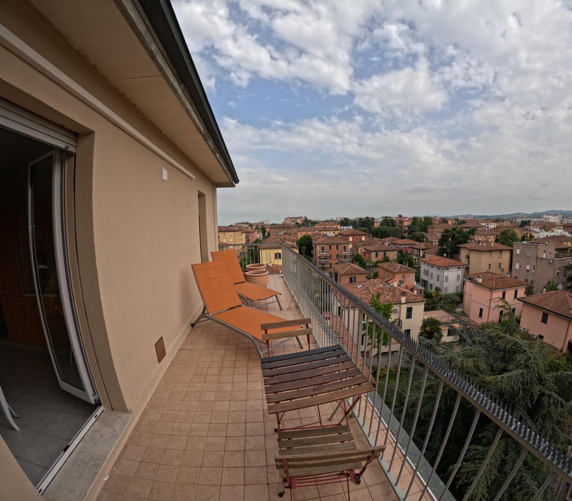 Bellavista Panoramic Terrace Appartamento Con Terrazza Zona Sant Orsola Болонья Экстерьер фото